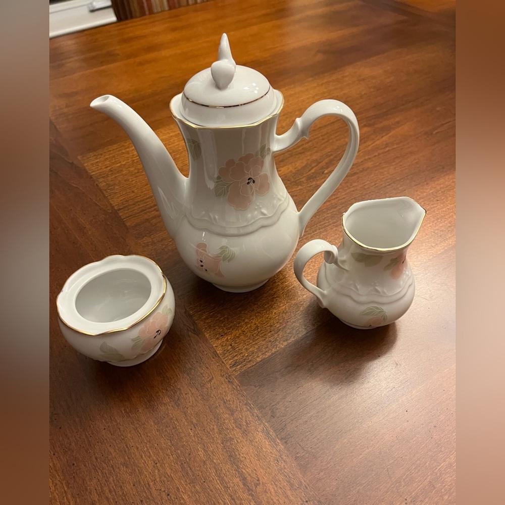 KAHLA  Porcelain Tea Set with Gold Accents
